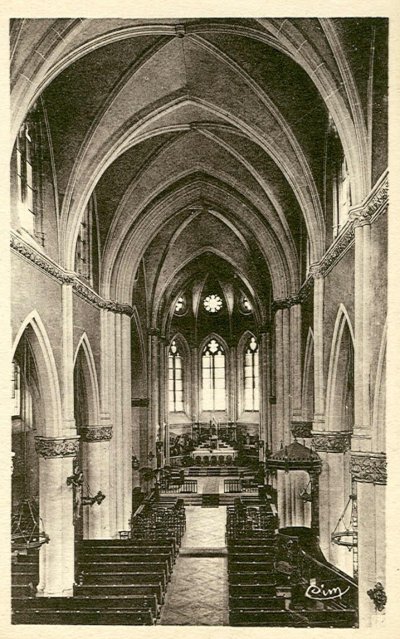 Hôtel de Ville de Moreuil et Église Saint Vaast