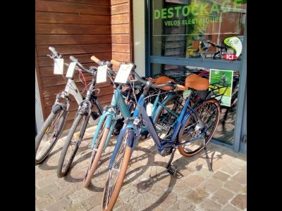 Stations Bee's Gujan