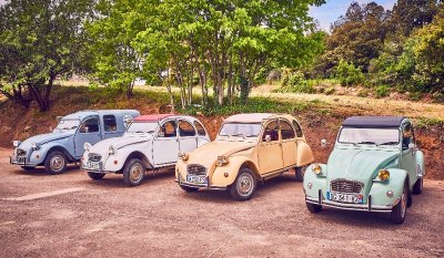 Location d'une citroën 2cv dans l'Hérault avec ou sans chauffeur