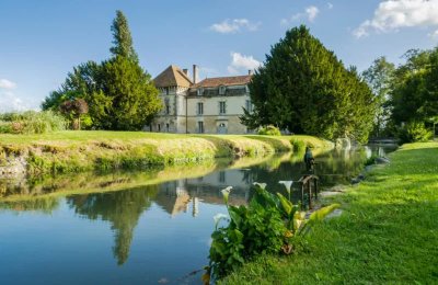 Lignières-Sonneville, Village de Pierres et de Vignes
