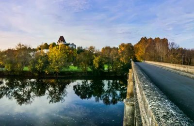Bourg-Charente, Village de Pierres et de Vignes