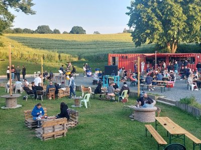 Chez P'tit Pierre - Guinguette familiale du Vin d'Abord