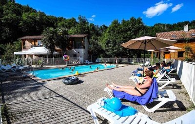 Piscine en plein-air de la Bastide-de-Serou