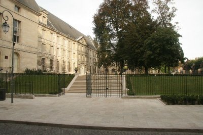 Musée des Beaux-Arts et d’Archéologie – Abbaye Saint-Loup
