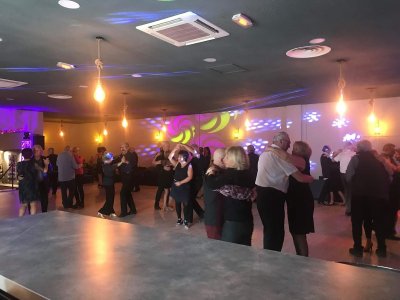 RAYONNANT "TRAVAIL IN SITU" DE DANIEL BUREN
