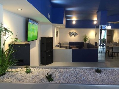 Pub lounge Lady blue