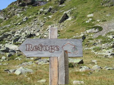 Montée au refuge des Marches depuis le parking du Prec
