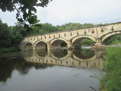 Visite Guidée à pied d'Ainay le Vieil et du Canal de Berry, découverte de la nature et secrets des plantes avec le Poète Enchanteur