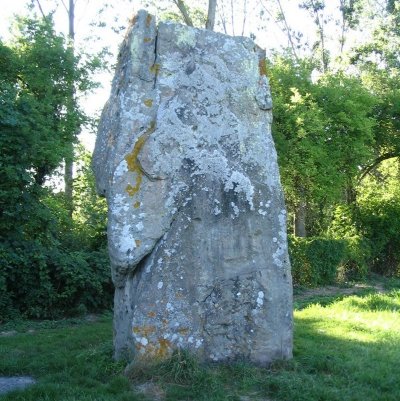 Le Menhir de Doingt ou pierre de Gargantua