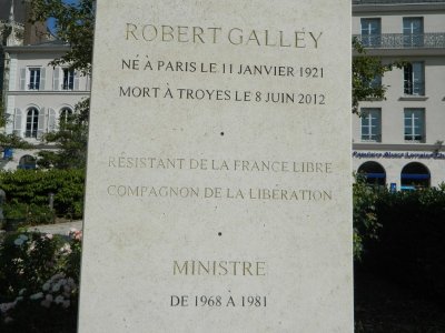 Monument à Robert Galley