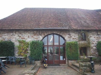 EARL derriere les granges