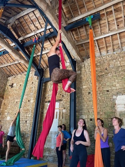 Cours de tissus aériens et corde lisse