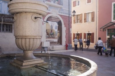 SAINT-ZACHARIE - La forêt du Défens par la piste de l'eau