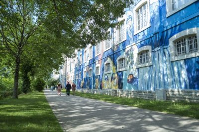 Voie verte en bord de rivière entre le port du Mans et le parc du Gué de Maulny