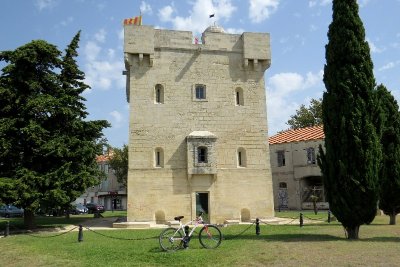 PORT-SAINT-LOUIS-DU-RHÔNE - La ville entourée d'eau à vélo