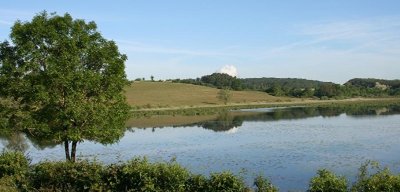 Balade pédestre à Siccieu : autour de l’étang de Bas et des falaises des Ravières