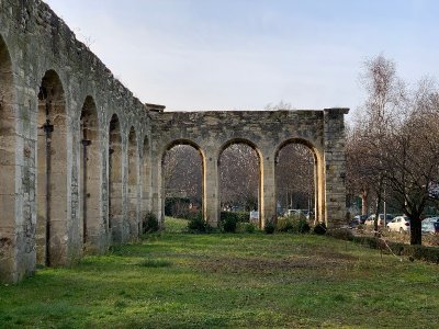 Vestiges de l'orangerie du château de Charentonneau