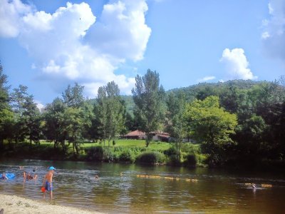 Baignade à Puy l'Evêque dans la rivière Lot