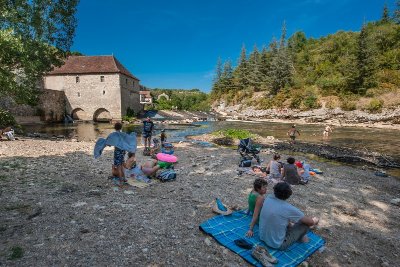 Baignade du moulin de Cabrerets dans la rivière Célé