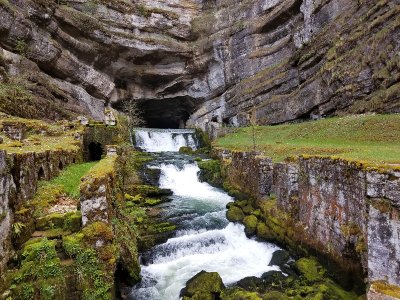 Sentier Courbet 4 : La Source de la Loue et sa vallée