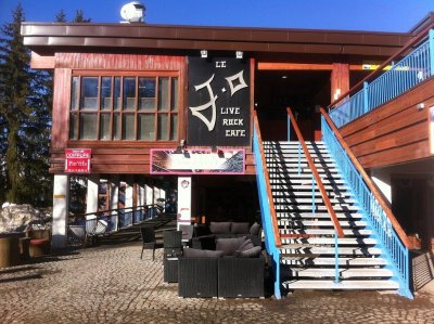 LE J.O LIVE STAGE BAR