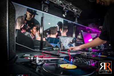 LE CARRÉ NIGHT-CLUB