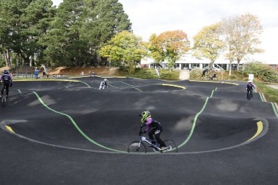 Pumptrack au complexe sportif Hélène Boucher