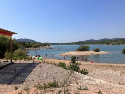 Plage surveillée du lac de Saint Cassien