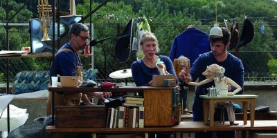 Clown impertinent "Trop près du mur"