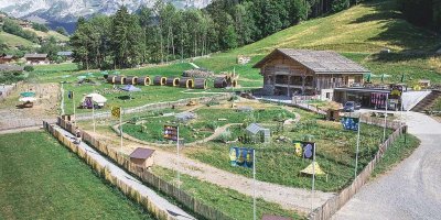 La Source, un parc de jeux et une exploration de l'Alpe
