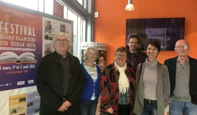 Festival Pages blanches sur écran noir