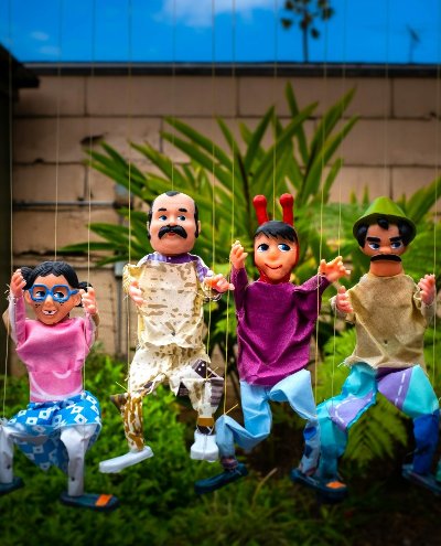 Le Grand Spectacle de Marionnettes au cirque.