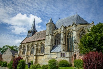 Église de Folleville classée à l'UNESCO au titre des chemins de St Jacques de Compostelle