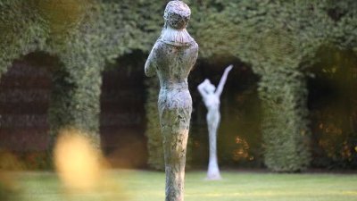 Stage de modelage avec modèle vivant au Jardin des Sculptures
