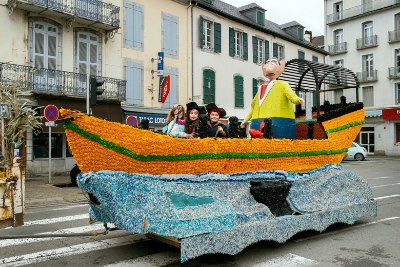 Carnaval dans les rues de Bagnères