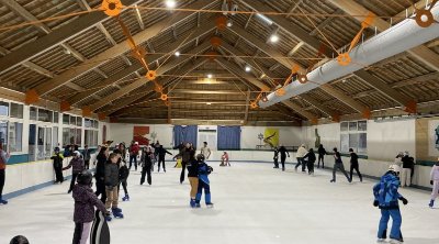 Skiez...puis patinez ! Nocturnes festives à la patinoire