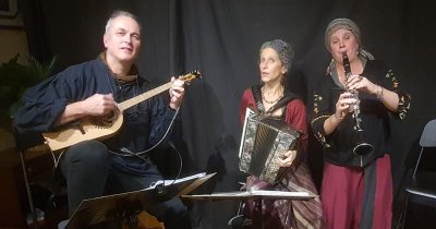 Aux sources du Caucase : carnet de voyage en chansons