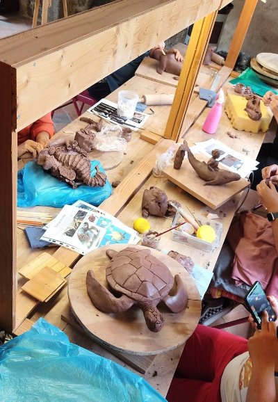 Sculpture céramique : personnage assis