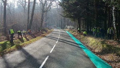 Chantier de montage du dispositif de sauvetage routier des amphibiens à Le Bélieu