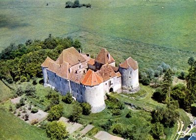 Près du château fort de La Motte-Josserand