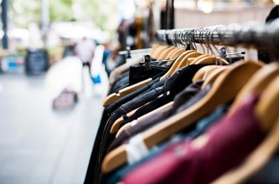 Vente de vêtements solidaire