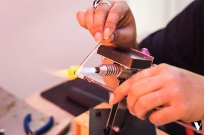 Art Verrier et Bijoux de Verre - Fileurs de verre