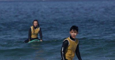 Baptêmes de surf et stages à la Pointe du Raz avec l'École de surf de Bretagne