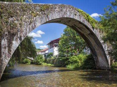 Geuretik sortuak : Présentation du conte "Kafe asko, eta ona" en présence de l'écrivaine Naia Arantzamendi