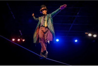 Cirque, marionnette et musique : Le chapelier fou