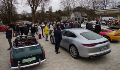 Exposition de voitures anciennes de mars
