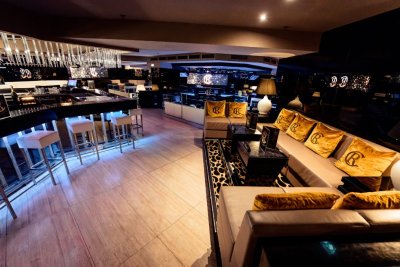 Le "R" - Club, lounge, restaurant