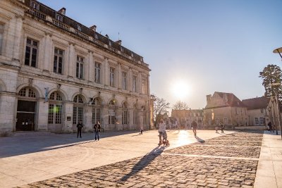 ELLES : Parcours féminins, de l’atelier au musée