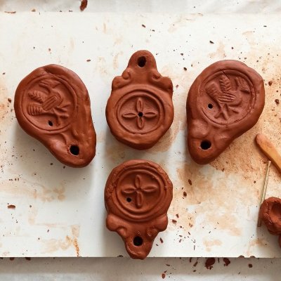 Atelier médaillon en argile, au musée gallo-romain