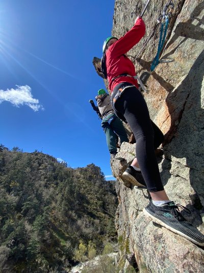 AVENTURES VERTICALES - DEMI-JOURNÉE VIA-FERRATA ADOS & ADULTES